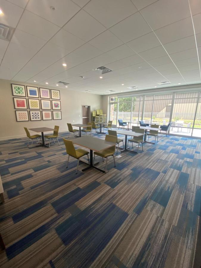 Holiday Inn Express & Suites - Madison West - Middleton By Ihg Extérieur photo