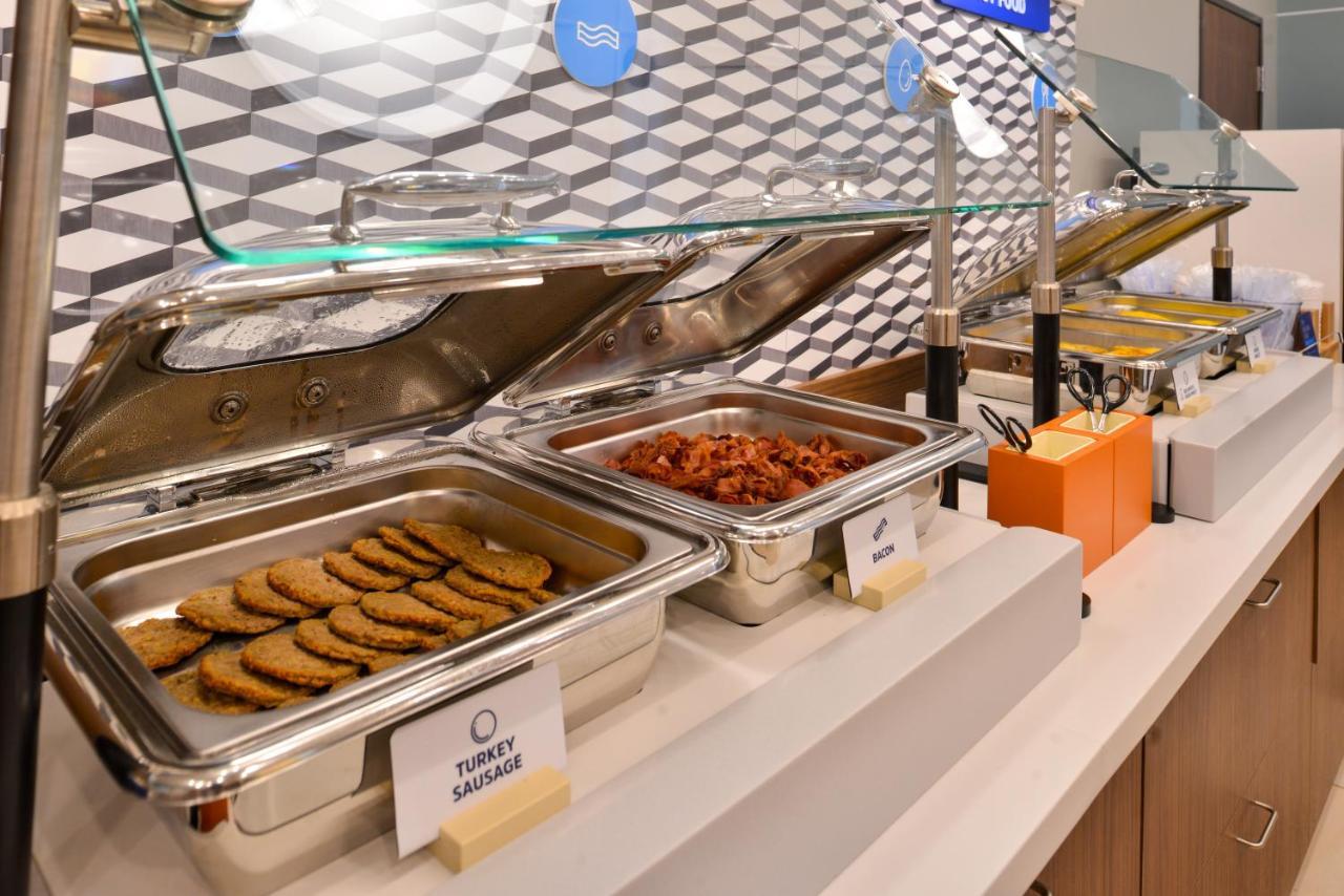 Holiday Inn Express & Suites - Madison West - Middleton By Ihg Extérieur photo