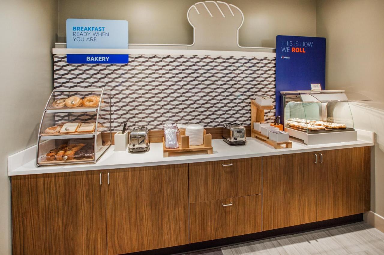 Holiday Inn Express & Suites - Madison West - Middleton By Ihg Extérieur photo