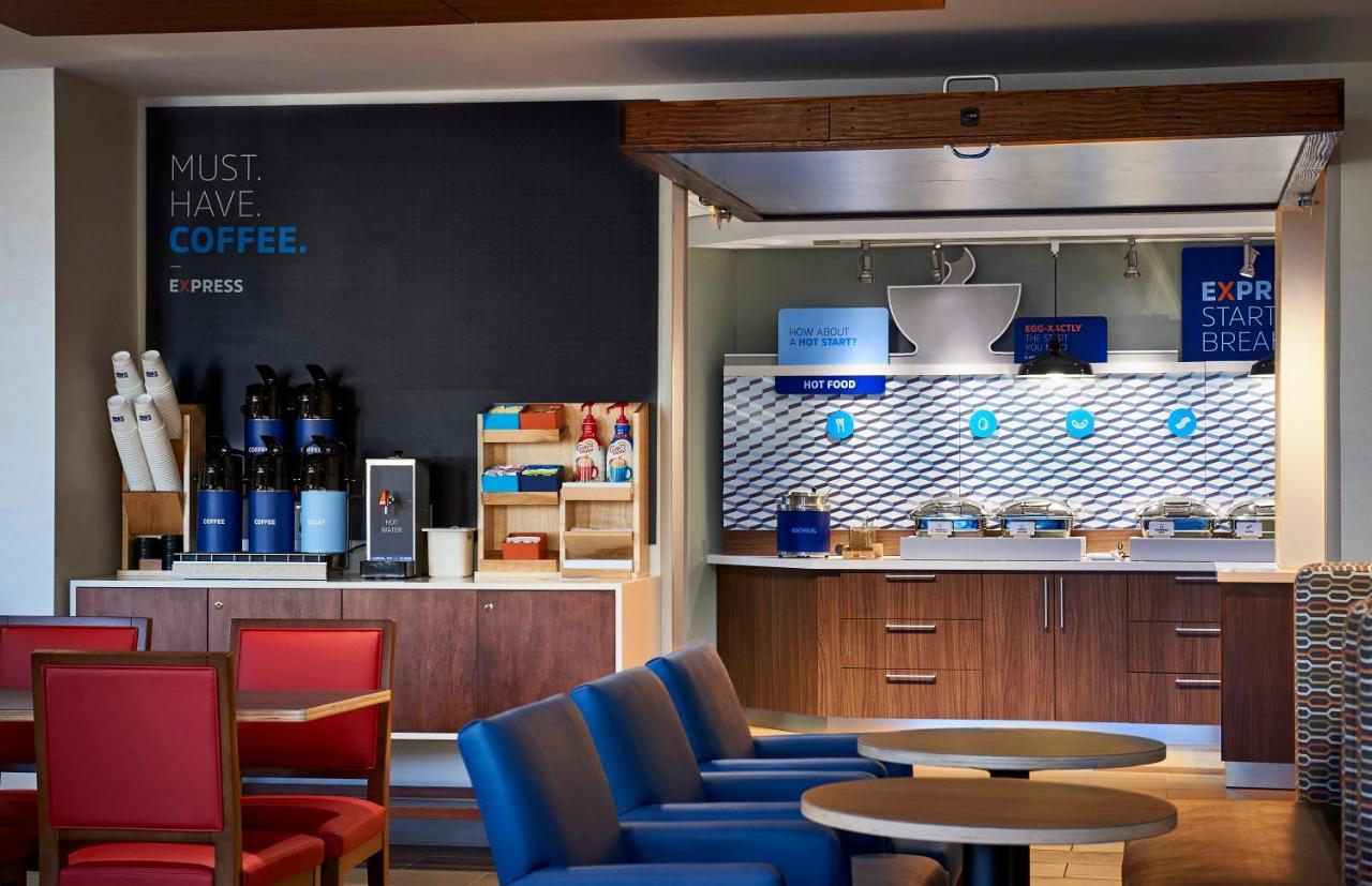 Holiday Inn Express & Suites - Madison West - Middleton By Ihg Extérieur photo