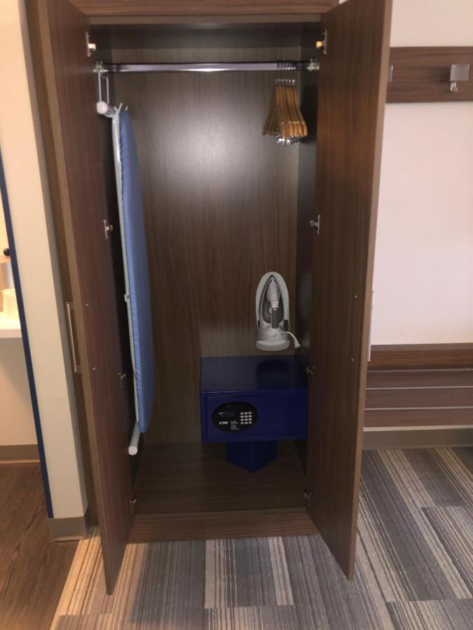 Holiday Inn Express & Suites - Madison West - Middleton By Ihg Extérieur photo