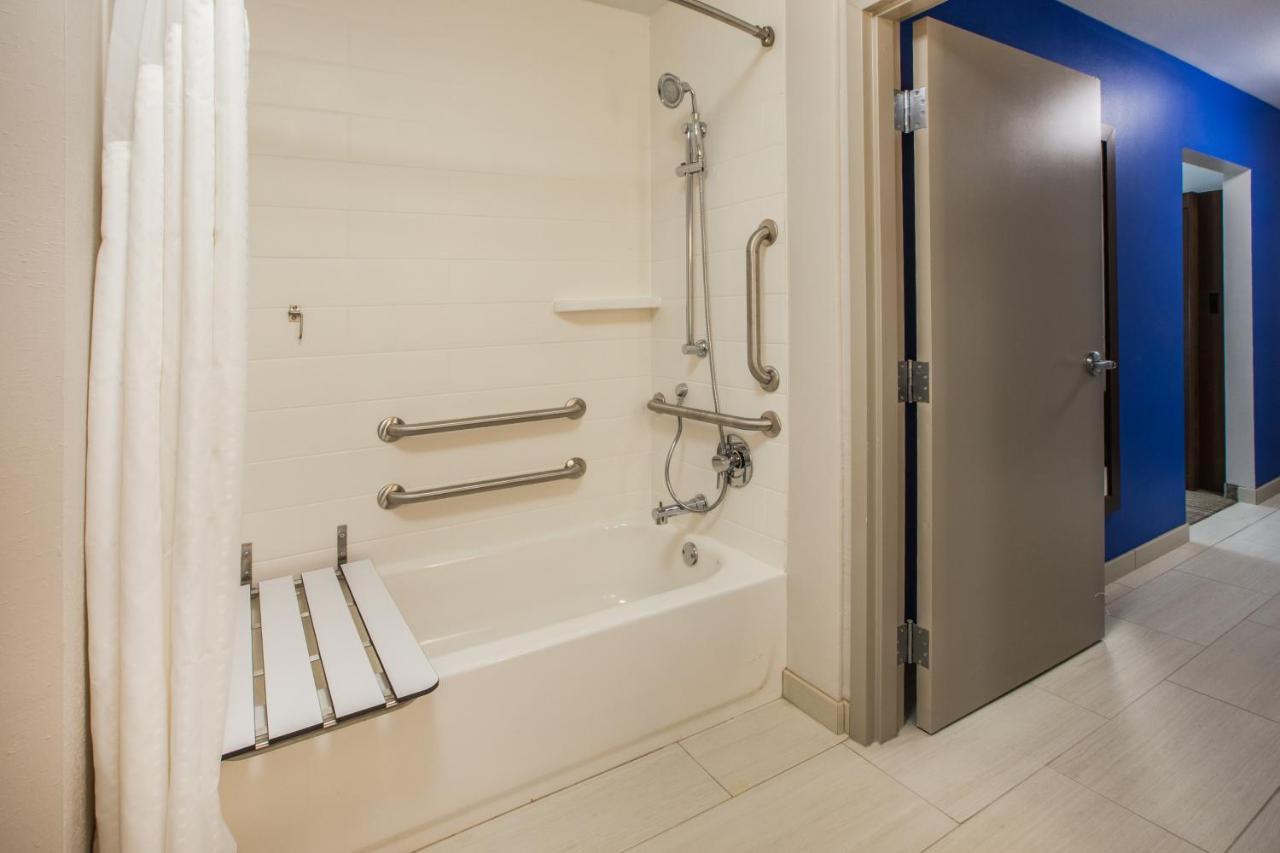 Holiday Inn Express & Suites - Madison West - Middleton By Ihg Extérieur photo