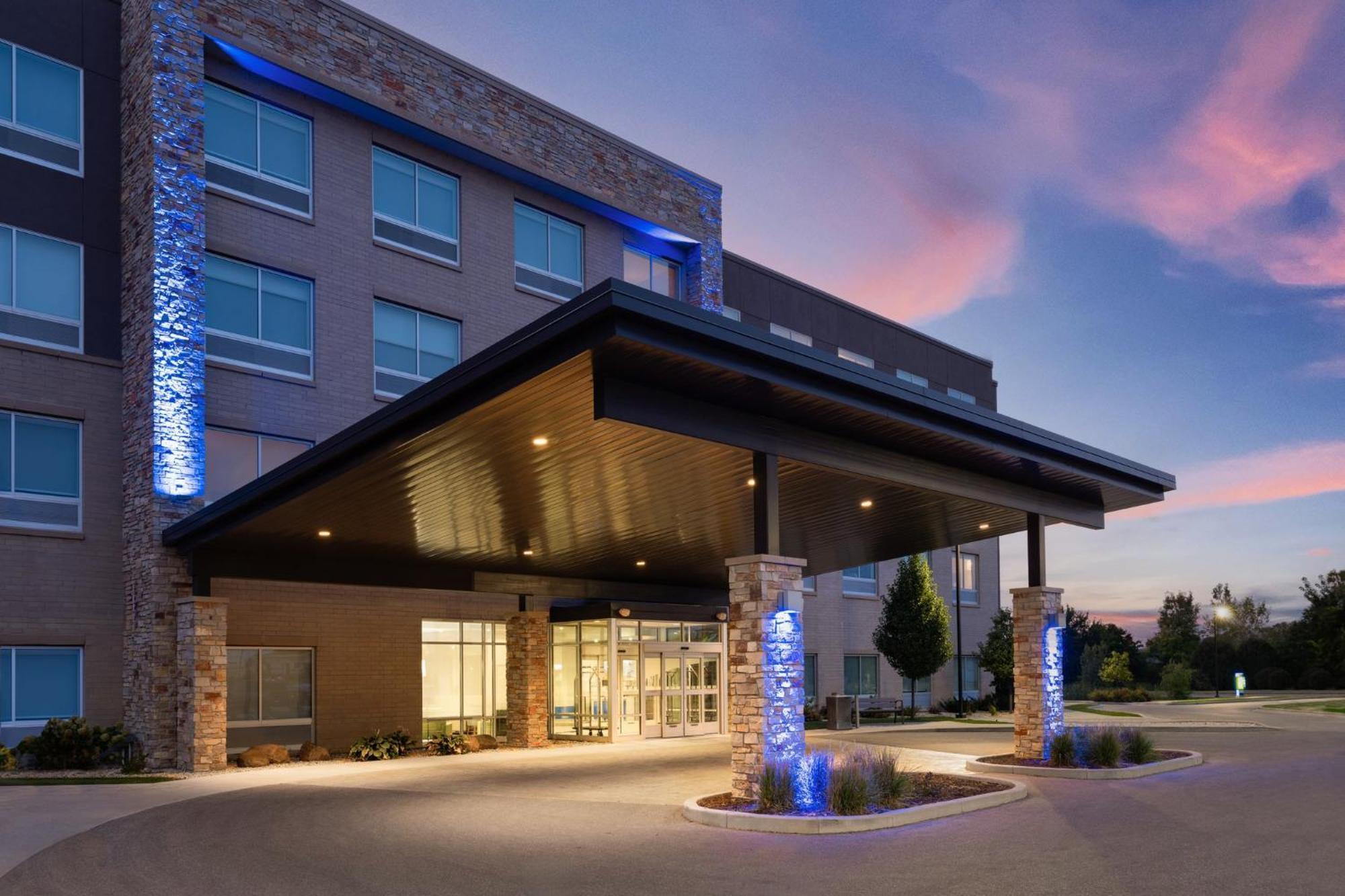 Holiday Inn Express & Suites - Madison West - Middleton By Ihg Extérieur photo